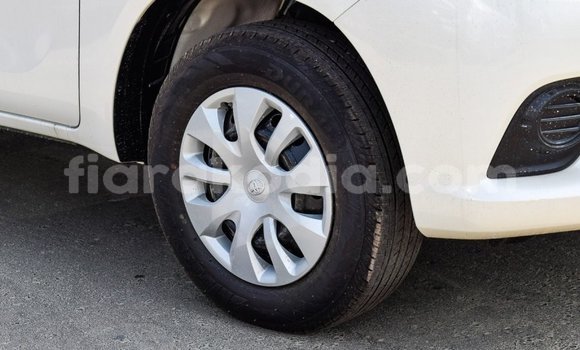 Hividy Toyota Hilux fotsy Car in Import - Dubai in Diana Hividy Toyota Hilux fotsy Car in Import - Dubai in Diana