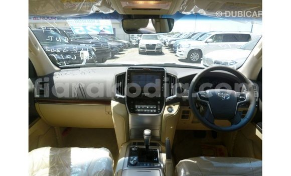 Acheter Import Voiture Toyota Land Cruiser Blanc à Import - Dubai, Diana Acheter Import Voiture Toyota Land Cruiser Blanc à Import - Dubai, Diana
