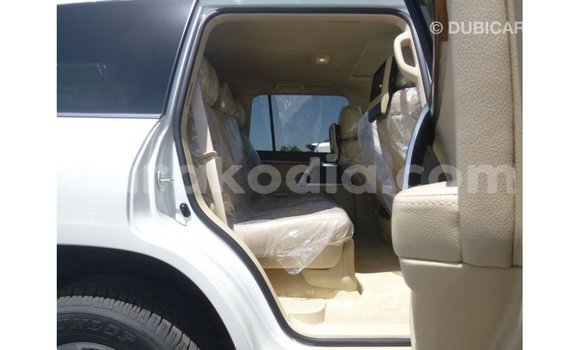 Acheter Import Voiture Toyota Land Cruiser Blanc à Import - Dubai, Diana Acheter Import Voiture Toyota Land Cruiser Blanc à Import - Dubai, Diana
