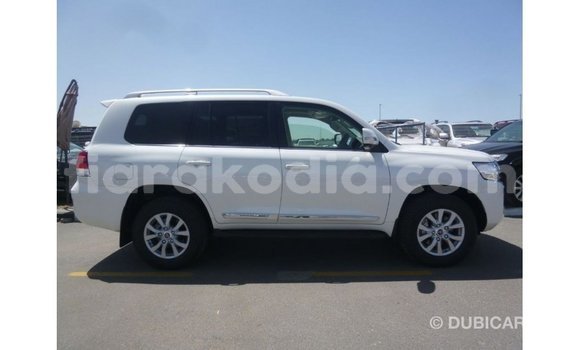 Acheter Import Voiture Toyota Land Cruiser Blanc à Import - Dubai, Diana Acheter Import Voiture Toyota Land Cruiser Blanc à Import - Dubai, Diana