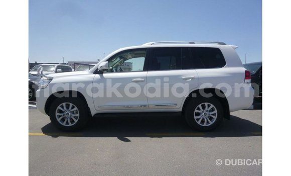 Acheter Import Voiture Toyota Land Cruiser Blanc à Import - Dubai, Diana Acheter Import Voiture Toyota Land Cruiser Blanc à Import - Dubai, Diana