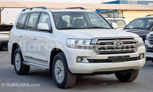 Hividy Toyota Land Cruiser fotsy Car in Import - Dubai in Diana Hividy Toyota Land Cruiser fotsy Car in Import - Dubai in Diana