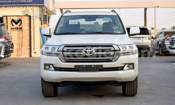 Hividy Toyota Land Cruiser fotsy Car in Import - Dubai in Diana Hividy Toyota Land Cruiser fotsy Car in Import - Dubai in Diana