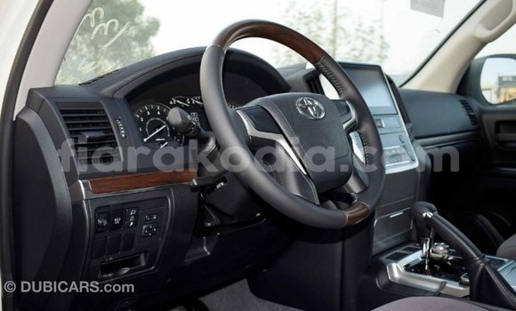 Hividy Toyota Land Cruiser fotsy Car in Import - Dubai in Diana Hividy Toyota Land Cruiser fotsy Car in Import - Dubai in Diana
