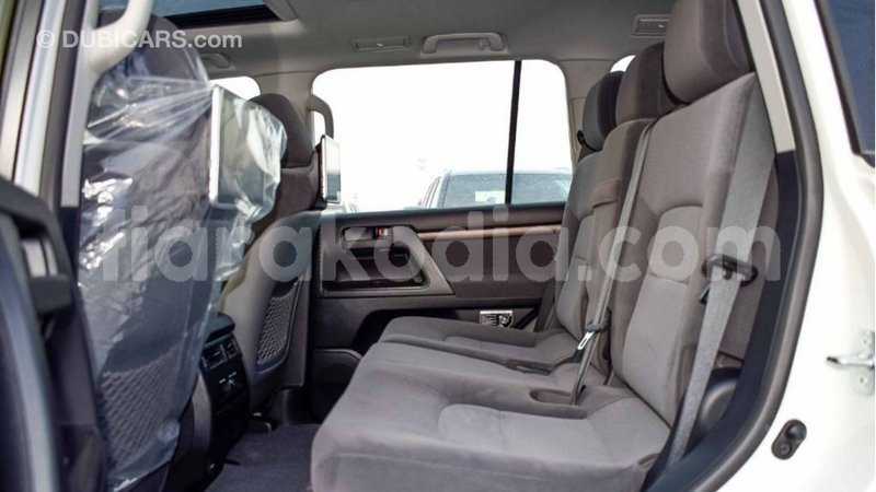 Big with watermark toyota land cruiser diana import dubai 5540