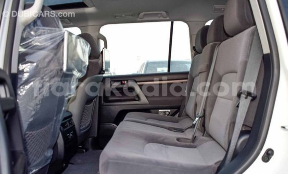 Hividy Toyota Land Cruiser fotsy Car in Import - Dubai in Diana Hividy Toyota Land Cruiser fotsy Car in Import - Dubai in Diana