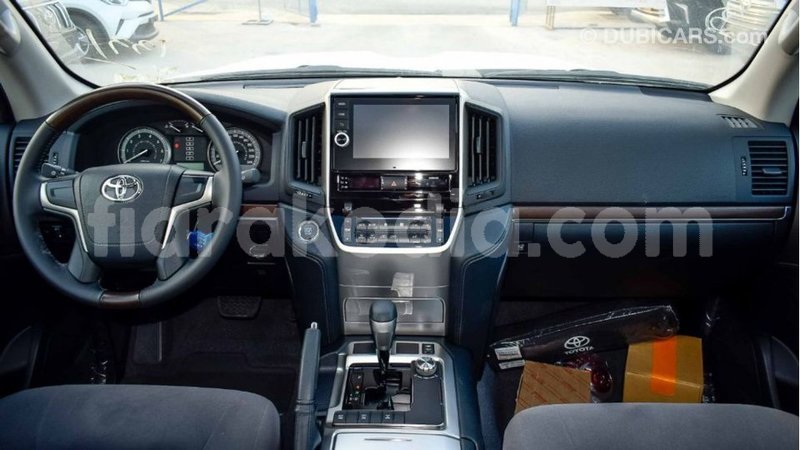 Big with watermark toyota land cruiser diana import dubai 5540