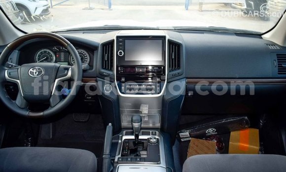 Hividy Toyota Land Cruiser fotsy Car in Import - Dubai in Diana Hividy Toyota Land Cruiser fotsy Car in Import - Dubai in Diana