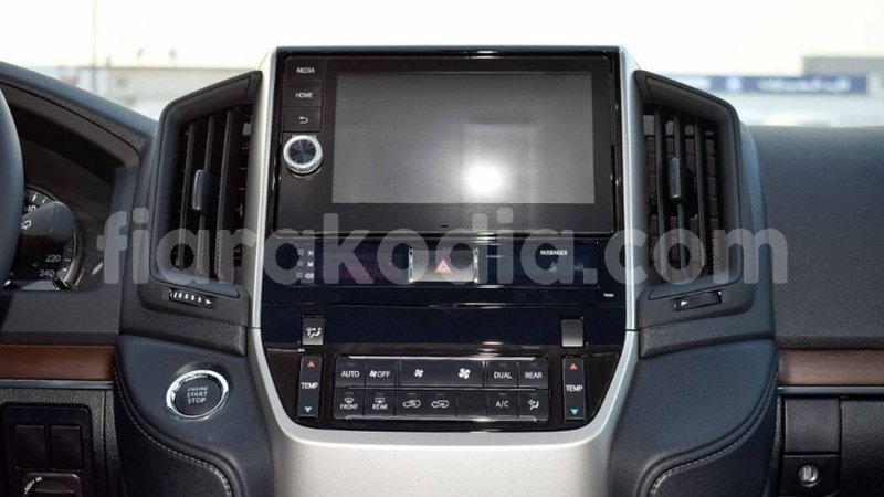 Big with watermark toyota land cruiser diana import dubai 5540