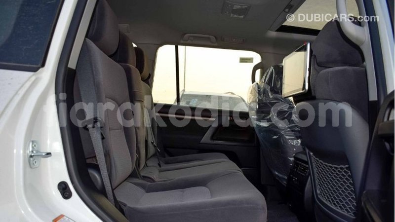 Big with watermark toyota land cruiser diana import dubai 5540