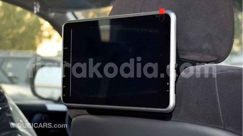 Big with watermark toyota land cruiser diana import dubai 5540