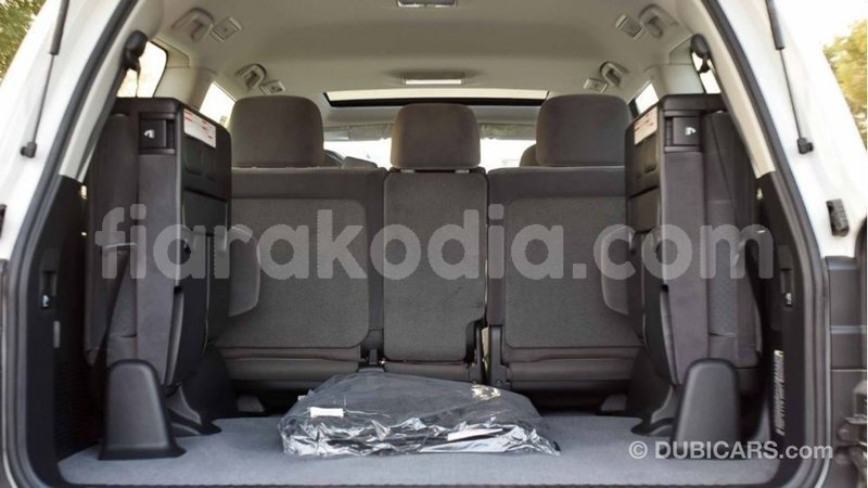 Big with watermark toyota land cruiser diana import dubai 5540