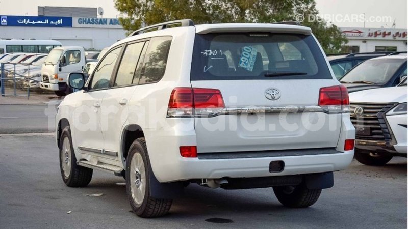 Big with watermark toyota land cruiser diana import dubai 5540