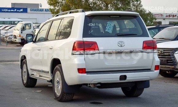 Hividy Toyota Land Cruiser fotsy Car in Import - Dubai in Diana Hividy Toyota Land Cruiser fotsy Car in Import - Dubai in Diana
