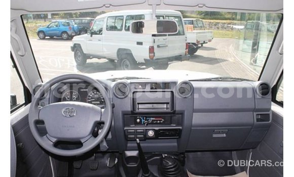 Acheter Import Voiture Toyota Land Cruiser Blanc à Import - Dubai, Diana Acheter Import Voiture Toyota Land Cruiser Blanc à Import - Dubai, Diana