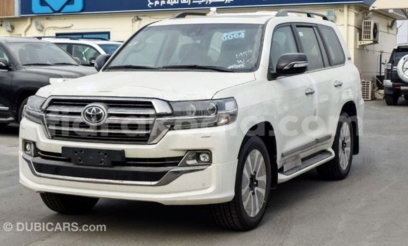 Acheter Import Voiture Toyota Land Cruiser Blanc à Import - Dubai, Diana Acheter Import Voiture Toyota Land Cruiser Blanc à Import - Dubai, Diana