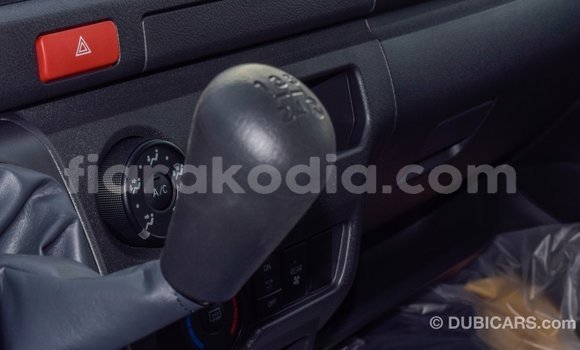 Hividy Toyota Hiace fotsy Car in Import - Dubai in Diana Hividy Toyota Hiace fotsy Car in Import - Dubai in Diana