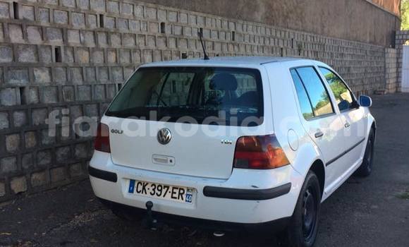 Acheter Occasion Voiture Volkswagen Golf Blanc à Ambatolampy au Vakinankaratra Acheter Occasion Voiture Volkswagen Golf Blanc à Ambatolampy au Vakinankaratra