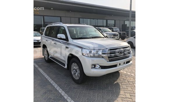 Hividy Toyota Land Cruiser fotsy Car in Import - Dubai in Diana Hividy Toyota Land Cruiser fotsy Car in Import - Dubai in Diana