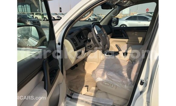 Hividy Toyota Land Cruiser fotsy Car in Import - Dubai in Diana Hividy Toyota Land Cruiser fotsy Car in Import - Dubai in Diana