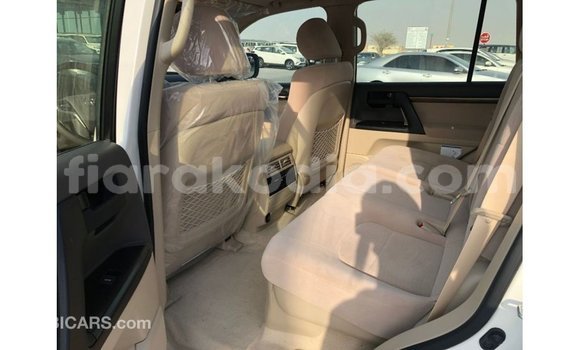 Hividy Toyota Land Cruiser fotsy Car in Import - Dubai in Diana Hividy Toyota Land Cruiser fotsy Car in Import - Dubai in Diana