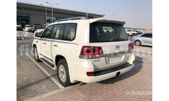 Hividy Toyota Land Cruiser fotsy Car in Import - Dubai in Diana Hividy Toyota Land Cruiser fotsy Car in Import - Dubai in Diana