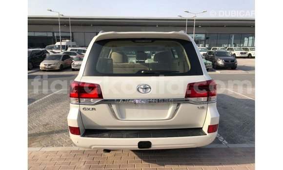 Hividy Toyota Land Cruiser fotsy Car in Import - Dubai in Diana Hividy Toyota Land Cruiser fotsy Car in Import - Dubai in Diana