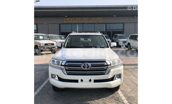 Acheter Import Voiture Toyota Land Cruiser Blanc à Import - Dubai, Diana Acheter Import Voiture Toyota Land Cruiser Blanc à Import - Dubai, Diana