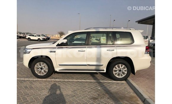 Acheter Import Voiture Toyota Land Cruiser Blanc à Import - Dubai, Diana Acheter Import Voiture Toyota Land Cruiser Blanc à Import - Dubai, Diana