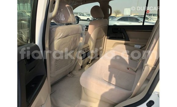 Acheter Import Voiture Toyota Land Cruiser Blanc à Import - Dubai, Diana Acheter Import Voiture Toyota Land Cruiser Blanc à Import - Dubai, Diana