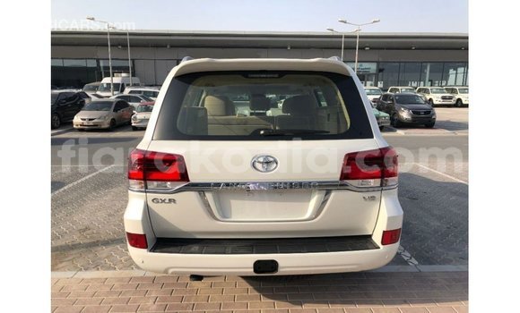 Acheter Import Voiture Toyota Land Cruiser Blanc à Import - Dubai, Diana Acheter Import Voiture Toyota Land Cruiser Blanc à Import - Dubai, Diana