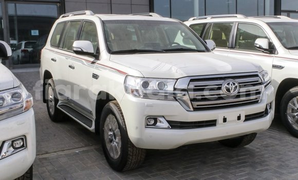 Hividy Toyota Land Cruiser fotsy Car in Import - Dubai in Diana Hividy Toyota Land Cruiser fotsy Car in Import - Dubai in Diana