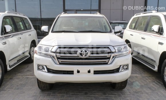Hividy Toyota Land Cruiser fotsy Car in Import - Dubai in Diana Hividy Toyota Land Cruiser fotsy Car in Import - Dubai in Diana