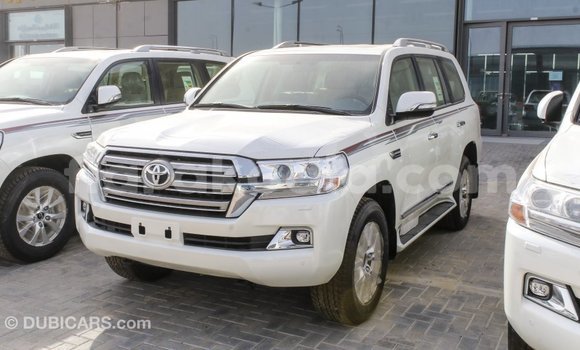 Hividy Toyota Land Cruiser fotsy Car in Import - Dubai in Diana Hividy Toyota Land Cruiser fotsy Car in Import - Dubai in Diana