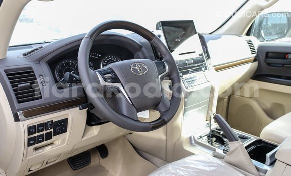 Hividy Toyota Land Cruiser fotsy Car in Import - Dubai in Diana Hividy Toyota Land Cruiser fotsy Car in Import - Dubai in Diana