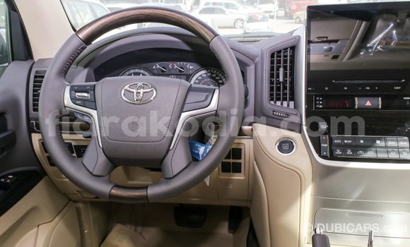 Hividy Toyota Land Cruiser fotsy Car in Import - Dubai in Diana Hividy Toyota Land Cruiser fotsy Car in Import - Dubai in Diana