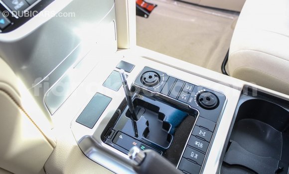 Hividy Toyota Land Cruiser fotsy Car in Import - Dubai in Diana Hividy Toyota Land Cruiser fotsy Car in Import - Dubai in Diana