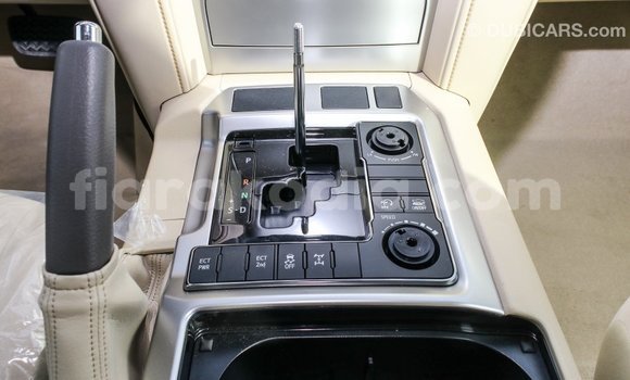 Hividy Toyota Land Cruiser fotsy Car in Import - Dubai in Diana Hividy Toyota Land Cruiser fotsy Car in Import - Dubai in Diana