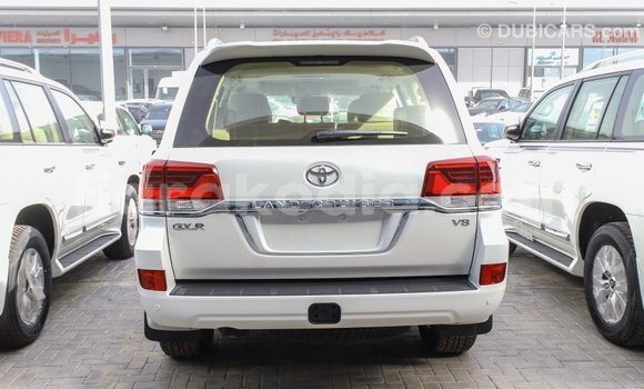 Hividy Toyota Land Cruiser fotsy Car in Import - Dubai in Diana Hividy Toyota Land Cruiser fotsy Car in Import - Dubai in Diana