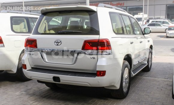 Hividy Toyota Land Cruiser fotsy Car in Import - Dubai in Diana Hividy Toyota Land Cruiser fotsy Car in Import - Dubai in Diana
