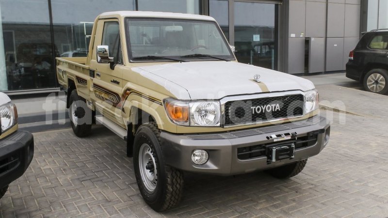 Big with watermark toyota land cruiser diana import dubai 5579