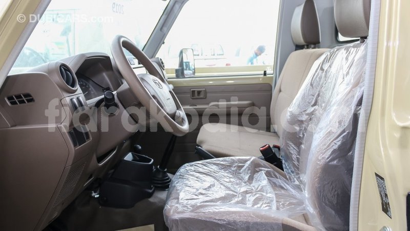 Big with watermark toyota land cruiser diana import dubai 5581