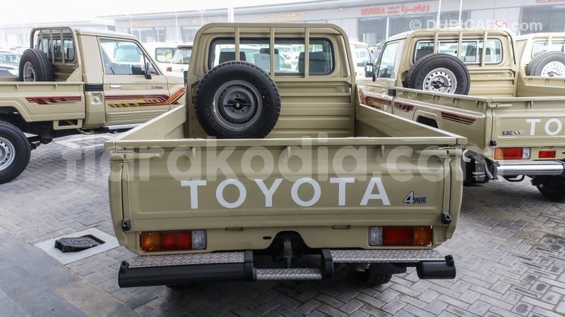 Big with watermark toyota land cruiser diana import dubai 5581