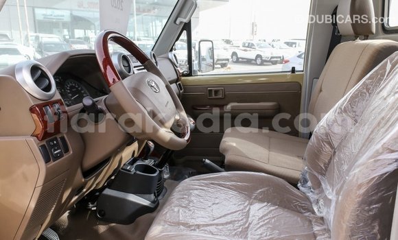 Acheter Import Voiture Toyota Land Cruiser Beige à Import - Dubai, Diana Acheter Import Voiture Toyota Land Cruiser Beige à Import - Dubai, Diana