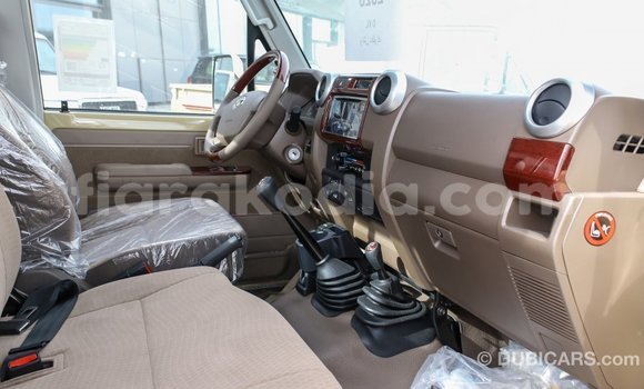 Acheter Import Voiture Toyota Land Cruiser Beige à Import - Dubai, Diana Acheter Import Voiture Toyota Land Cruiser Beige à Import - Dubai, Diana