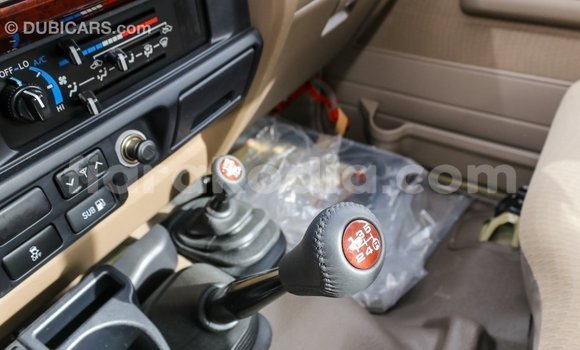 Acheter Import Voiture Toyota Land Cruiser Beige à Import - Dubai, Diana Acheter Import Voiture Toyota Land Cruiser Beige à Import - Dubai, Diana