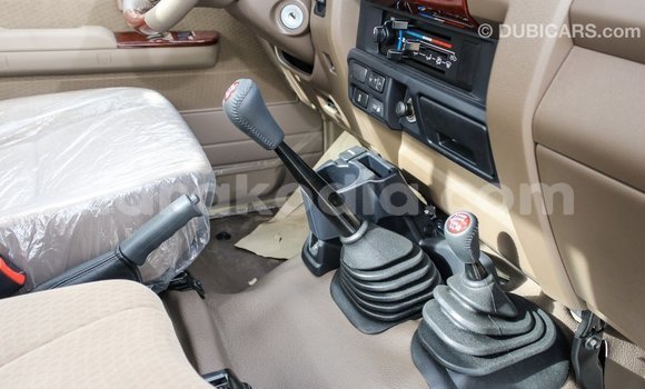 Acheter Import Voiture Toyota Land Cruiser Beige à Import - Dubai, Diana Acheter Import Voiture Toyota Land Cruiser Beige à Import - Dubai, Diana