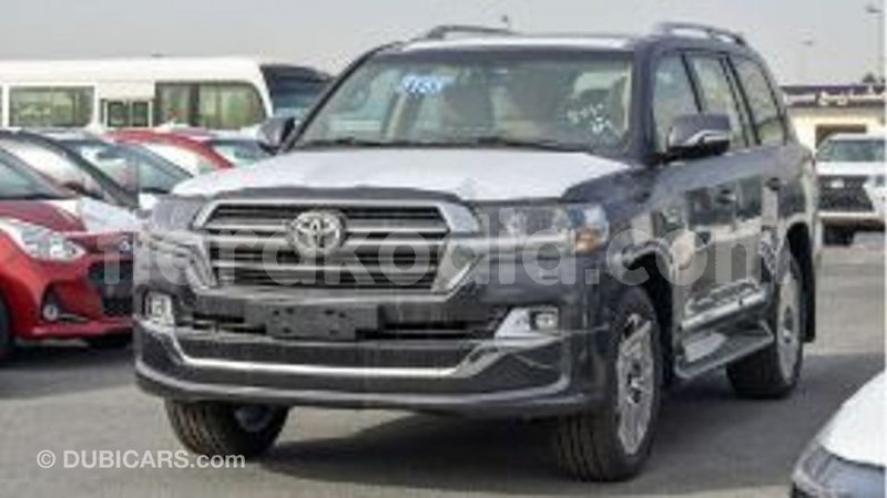 Big with watermark toyota land cruiser diana import dubai 5584