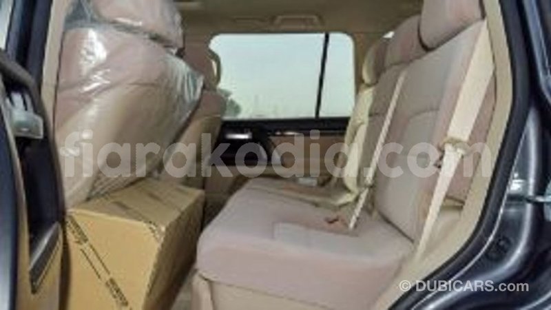 Big with watermark toyota land cruiser diana import dubai 5584