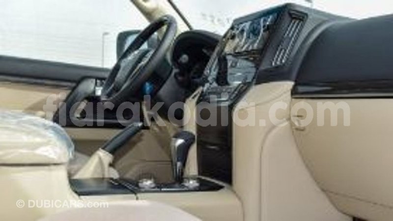 Big with watermark toyota land cruiser diana import dubai 5584